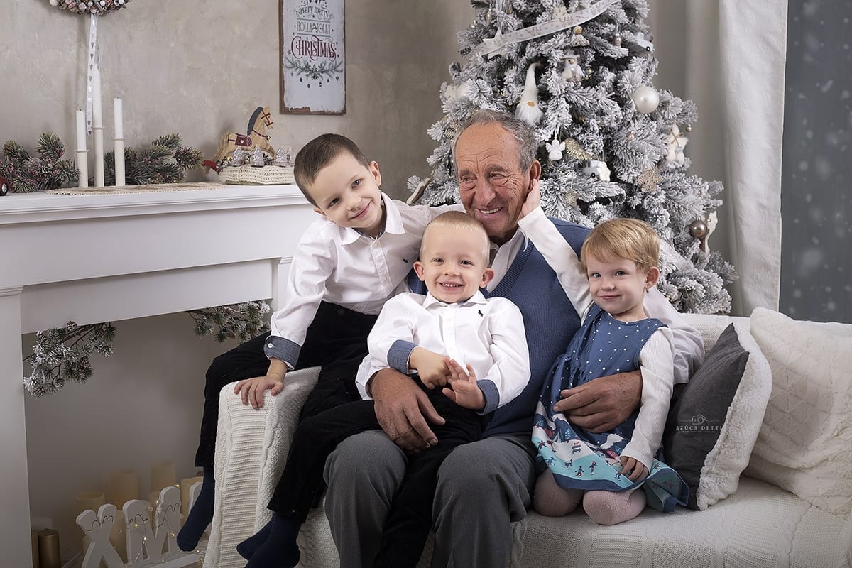 Karácsonyi Családi Fotózás A Nagypapával Műteremben